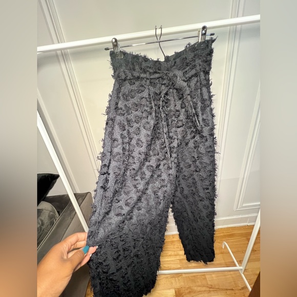 BLACK FLUFFY PANTS // H&M // US 8 🖤 - Picture 1 of 6